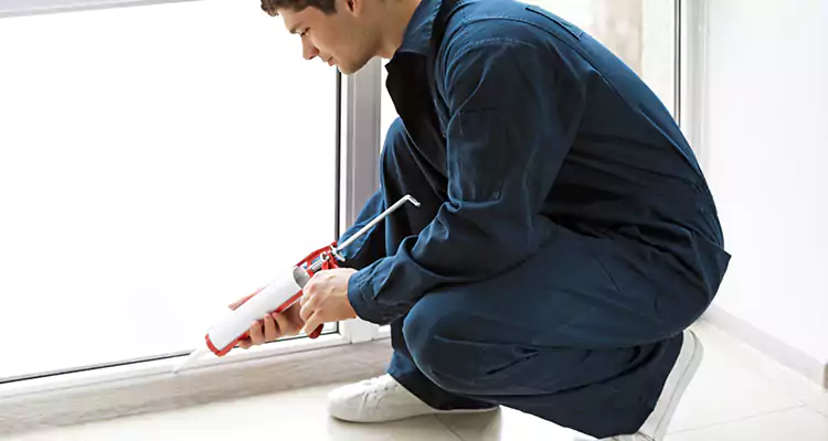 Window Glass Caulk Repair in Bayshore Gardens, FL