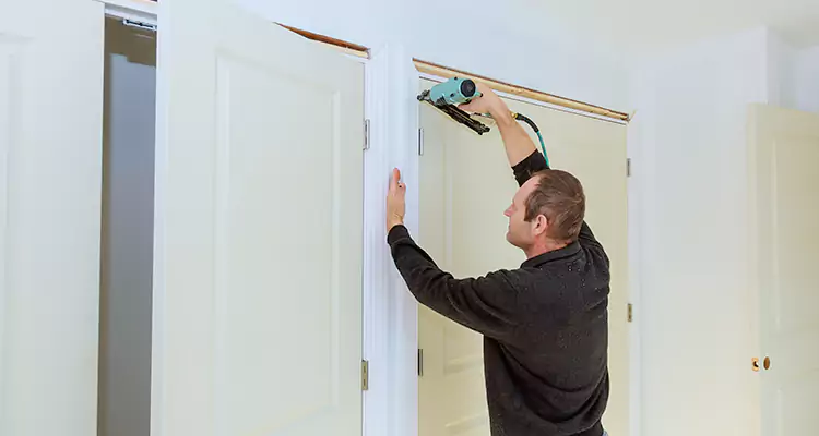 Top Rated Door Fixing ServiceFixing Garage Door Track in Bayshore Gardens, FL